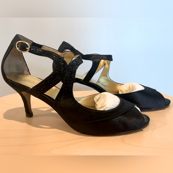 Nine West Open Toe, Kitten Heel Slingback - Picture 1 of 13